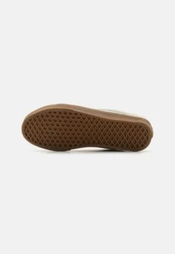 Vans KNU SKOOL UNISEX - Skate Shoes - Marshmallow 26 Vans KNU SKOOL UNISEX - Skate Shoes - Marshmallow -Vans Shop UK 006d3023cb55401f86972353f08aadd3