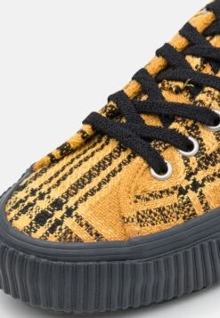 Vans Delridge Sf Unisex - Trainers - Alex Knost/Lee-Ann Curren Yellow -Vans Shop UK 00868f125c454ad5977844ffcd895510