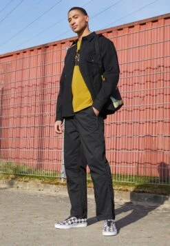 Vans Authentic Unisex - Trainers - Black/True White -Vans Shop UK 02bddcb22f21465a82ff97e1508f7b34