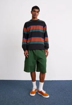 Vans AUTHENTIC UNISEX - Trainers - Red/gum -Vans Shop UK 02d00f020ddc448aa3929530f34c7273 2