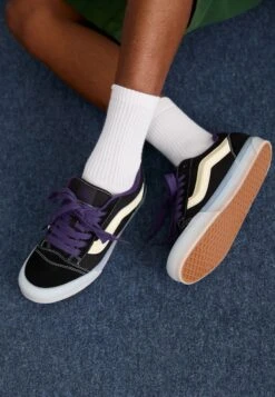 Vans KNU SKOOL UNISEX - Trainers - Dark Blue -Vans Shop UK 03e8a306735b48ea86a5f4ff4bb00700 4