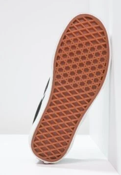 Vans Classic Slip-On - Trainers -Vans Shop UK 06201c144b7d489ba1be3623ea74dcdc