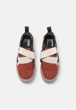 Vans Strker Ultimatewaffle Unisex - Trainers - Pop Cream/Black -Vans Shop UK 0682b8702881461f814a5c3ac29f46dd