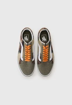 Vans OLD SKOOL UNISEX - Trainers - Grape Leaf -Vans Shop UK 0947d9a436bf496485bb4bc8a0521a5a