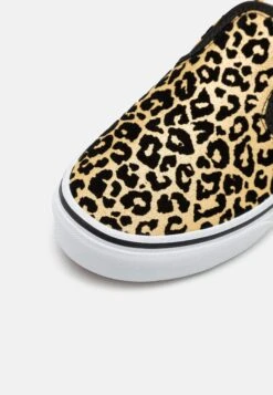 Vans Classic - Slip-Ons - Black/True White -Vans Shop UK 0ab647600761417caa590d6d34bf5656