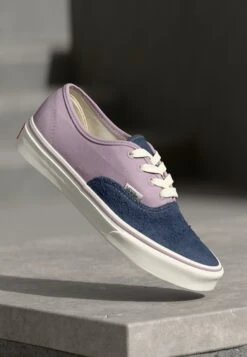 Vans AUTHENTIC UNISEX - Trainers - Violet/indigo