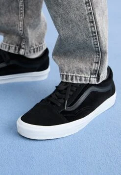 Vans OLD SKOOL UNISEX - Trainers - Pure Grey -Vans Shop UK 0b352d26398a402e8198d3ad45ac67d9 2