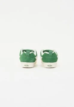 Vans KNU SKOOL UNISEX - Skate Shoes - Green/white -Vans Shop UK 0cff4f7d56784f4584152046847c8064