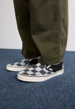 Vans CLASSIC UNISEX - Slip-ons - Check Navy -Vans Shop UK 0d9eebb87897442b9dcf4f26dcf0a6d1 3