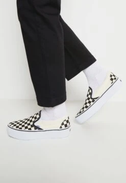 Vans Ua Classic Slip-On Platform - Slip-Ons - Black/White -Vans Shop UK 0f1b3ceb926f4e6ea2d6a3eaf3d8638a