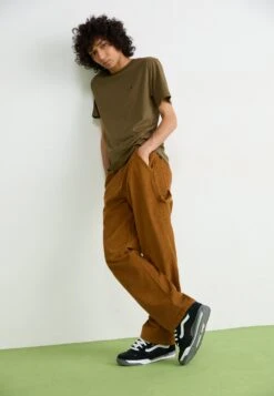 Vans ROWLEY UNISEX - Skate Shoes - Black/white -Vans Shop UK 0f4649275a57410e8639c2cb866e3729