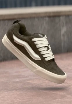 Vans KNU SKOOL UNISEX - Skate Shoes - Coal Brown
