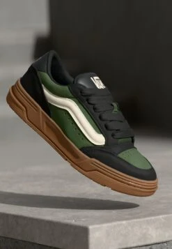 Vans HYLANE UNISEX - Skate Shoes - Pop Black/green