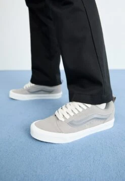 Vans KNU SKOOL UNISEX - Trainers - Grey -Vans Shop UK 13a63a81e8a74eab8844a47e98c4c78c