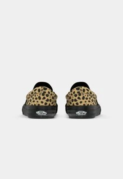 Vans CLASSIC SLIP ON UNISEX - Slip-ons - Black -Vans Shop UK 15886e006a0343c29cd091a7a1e58406