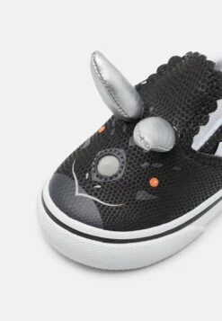 Vans Triceratops Slip-On Unisex - Trainers - Black/True White -Vans Shop UK 17a577947c744cf38da0a4344c9441d6