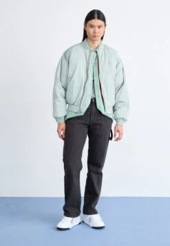 Vans UPLAND UNISEX - Skate Shoes - White/black -Vans Shop UK 17cca15cec7942f8a4a6f6de50f54118