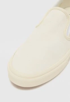 Vans CLASSIC UNISEX - Slip-ons - White -Vans Shop UK 18bb6d149b8d47a78466ec1cecc461f4