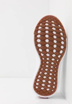 Vans Ua Ultrarange Exo - Trainers - White -Vans Shop UK 1a29ad0f4c3e4386b4464aafbcbac086