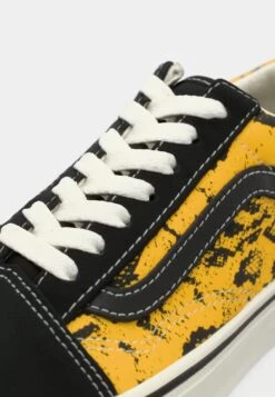 Vans OLD SKOOL - Trainers - Black/yellow -Vans Shop UK 1e801f7c23b047b08b1d3a5683f10318