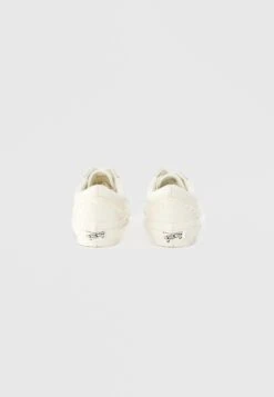 Vans OLD SKOOL - Trainers - Marshmallow -Vans Shop UK 20b7181585984d0aa655da9fed543e3b