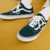 Vans OLD SKOOL UNISEX - Skate Shoes - Dark Green -Vans Shop UK 2372a9ec87504c379e7d02b773f8f4fc