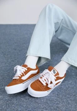 Vans KNU STACK - Skate Shoes - Black/true White -Vans Shop UK 23df2d0945c24b50986635a91d85b53d