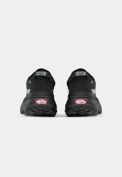 Vans MTE CROSSPATH UNISEX - Trainers - Reflective Black -Vans Shop UK 268bfbed1b33485ea84c66bea3ec0650