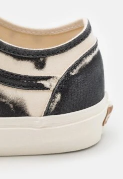 Vans OLD SKOOL TAPERED UNISEX - Trainers - Asphalt/natural 15 Vans OLD SKOOL TAPERED UNISEX - Trainers - Asphalt/natural -Vans Shop UK 26f6a3d4fd794096b7c9bfea3006d36e