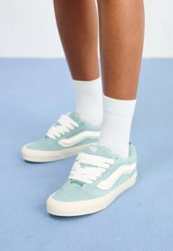 Vans KNU SKOOL UNISEX - Skate Shoes - White/blue 37 Vans KNU SKOOL UNISEX - Skate Shoes - White/blue -Vans Shop UK 29d238f37926437a83398865f63a77a3 9