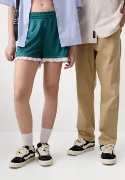 Vans KNU SKOOL - Trainers - F B Black Floral -Vans Shop UK 29e20717876c434c8579b0fa86ab2fd4