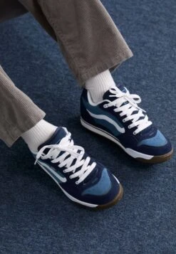 Vans ROWLEY UNISEX - Skate Shoes - Black/white -Vans Shop UK 2b28776589ad4f13821cf6c41b175151