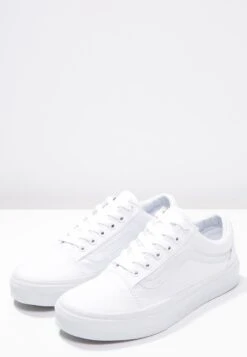 Vans Ua Old Skool Unisex - Trainers - True White 16 Vans Ua Old Skool Unisex - Trainers - True White -Vans Shop UK 2d2770d96d9a46e1a8e9d210463a5b27