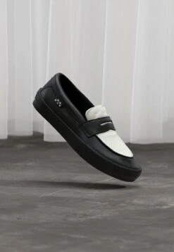 Vans SKATE LOAFER UNISEX - Trainers - Incense/black -Vans Shop UK 2eb4071303ae410b869d3cd65b7f1887 2