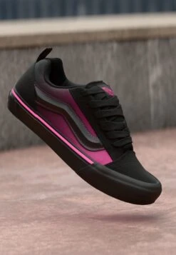 Vans KNU SKOOL UNISEX - Skate Shoes - Black/raspberry Radiance