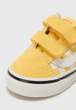 Vans OLD SKOOL V UNISEX - Trainers - Banana Cream -Vans Shop UK 31e269b5ab9246dbae7e41725d0ff32c