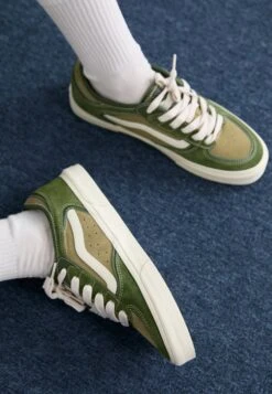 Vans ROWLEY CLASSIC UNISEX - Trainers - Black -Vans Shop UK 32c28ac5662d4090bba9c03b2d4831c3 1