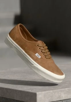 Vans AUTHENTIC UNISEX - Trainers - Chipmunk