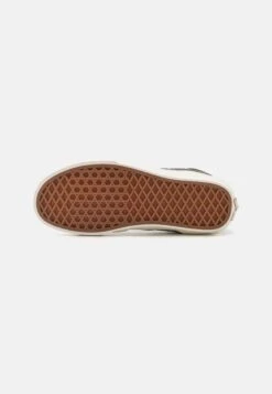 Vans Sk8-Hi Vr3 Unisex - High-Top Trainers - Grape Leaf -Vans Shop UK 33da92ea390746d4bae67d9cc0d8a41f