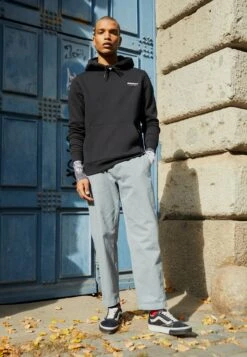 Vans Old Skool Unisex - Trainers - Grape Leaf/Marshmallow -Vans Shop UK 3672c1d8f17e47f3bc9f493657c88aad