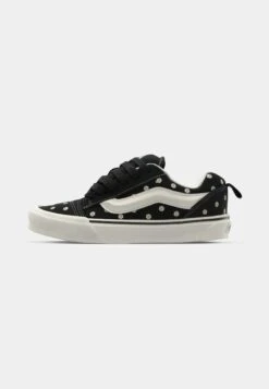 Vans KNU SKOOL UNISEX - Skate Shoes - Black -Vans Shop UK 382b492ad92a4d13841a118c8827c876