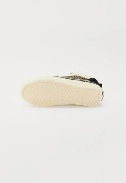 Vans KNU SKOOL - Trainers - Black -Vans Shop UK 3ab4f372e7344aeca667101e18bacc13