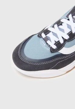 Vans MTE ULTRARANGE 2.0 SE UNISEX - Trainers - Nine Iron -Vans Shop UK 3d33ef42d5eb4fdd87aa46142761c16e