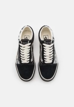 Vans Old Skool Unisex - Trainers - Grape Leaf/Marshmallow -Vans Shop UK 3dfd360c9c3f4dbb9e96d63719dbe69b