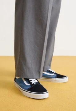 Vans OLD SKOOL UNISEX - Trainers - Oatmeal Gum -Vans Shop UK 3eaa30dd9ec04dd99c361f19e24a924a