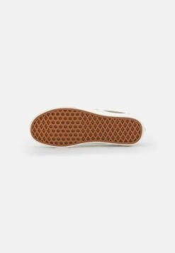 Vans Classic Slip On Unisex - Slip-Ons - Geo Trek Olive -Vans Shop UK 41dbfe5bd9dc44d38cb38a37e2927b1d