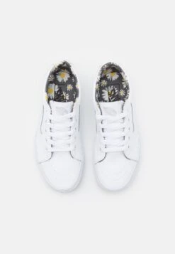 Vans Sk8-Low Unisex - Trainers - True White -Vans Shop UK 420b68579a414c58b066cc4fc77e3604