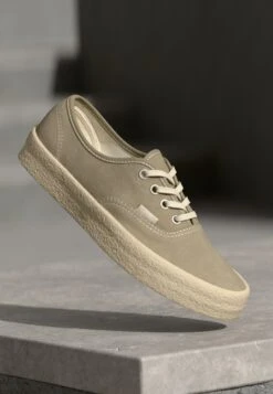 Vans AUTHENTIC UNISEX - Trainers - Crepe/bay/leaf