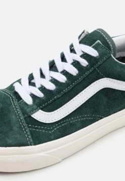 Vans Ua Old Skool - Trainers - Jungle Green/Snow White -Vans Shop UK 4404792d4e284013a6052350bf0750b8