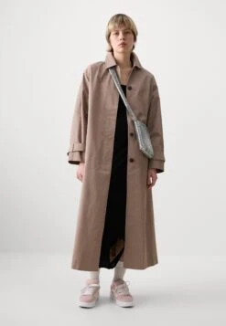 Vans HYLANE UNISEX - Skate Shoes - Sepia Rose -Vans Shop UK 44e542a1b58c47ec87cef16737179dce